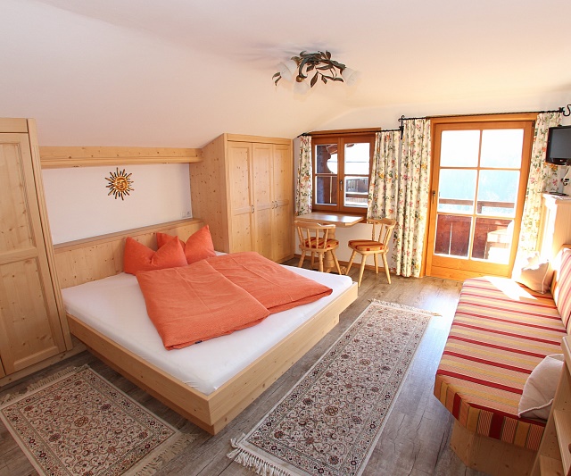 Haus Sonnwend - Komfort-Zimmer und Ferienwohnungen sind in orginellem Alpbacher Stil